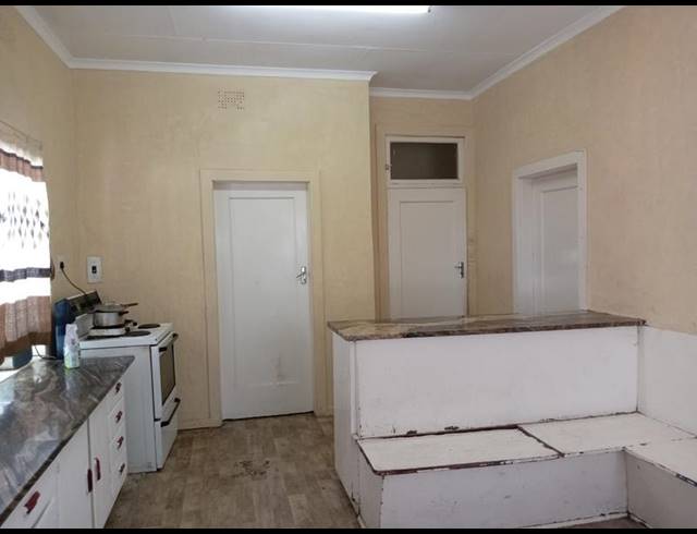 6 BEDROOM HOUSE FOR SALE IN ORANGE GROVE